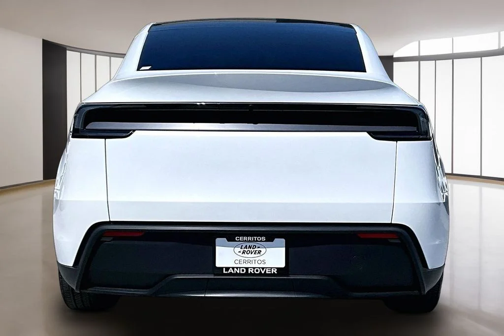 Used 2026 White Tesla Premium image 5