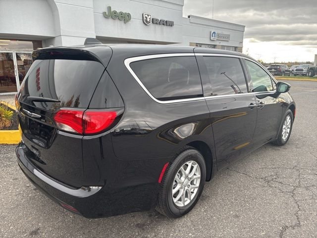 New 2026 Diamond Black Crystal Pearl-Coat Exterior Paint Chrysler LX image 7