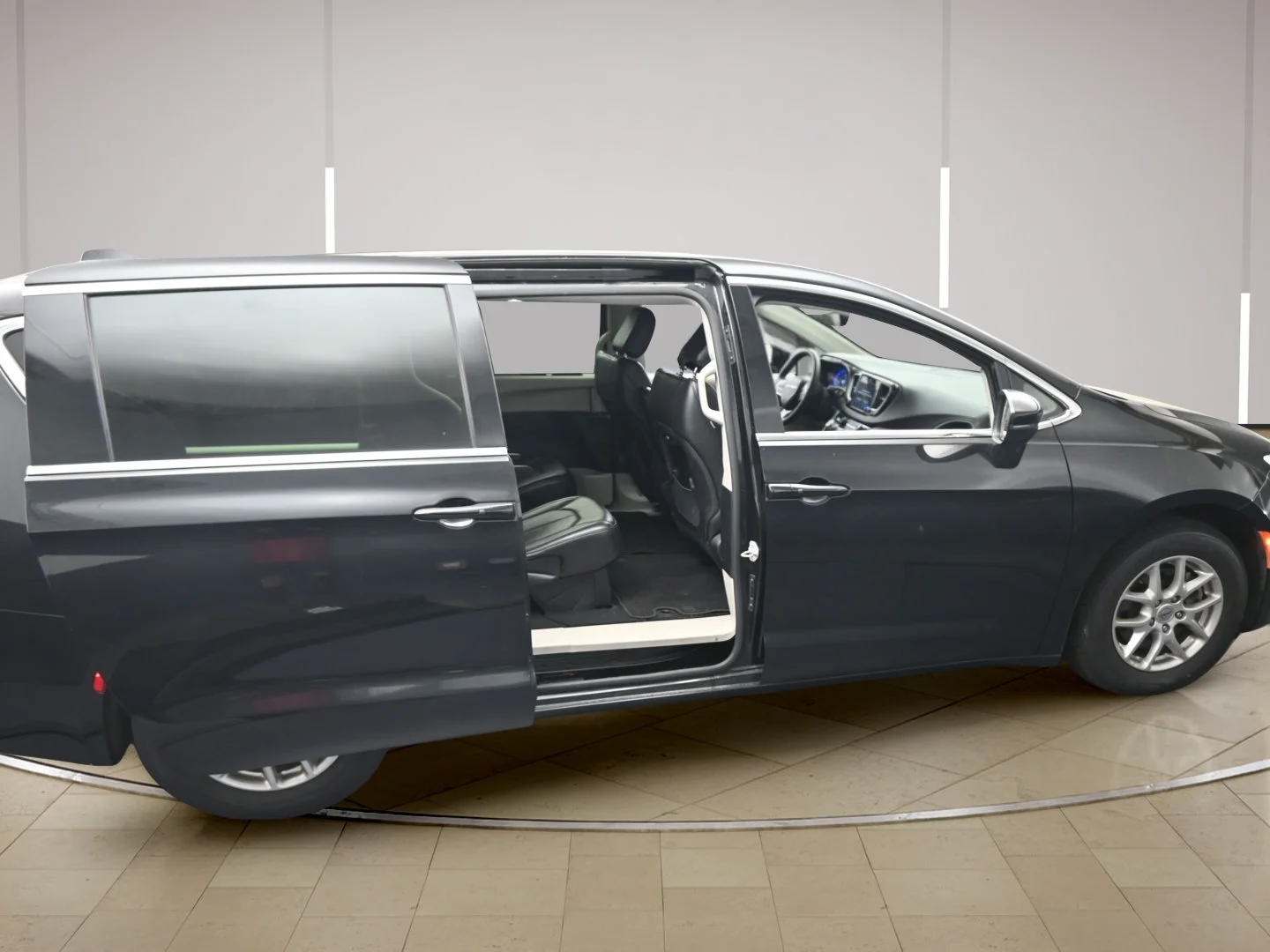 Used 2023 Brilliant Black Crystal Pearlcoat Chrysler Touring L image 10