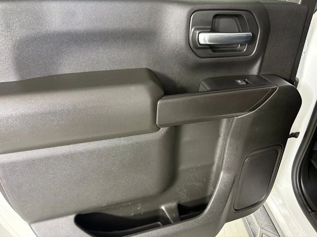 Used 2024 White Chevrolet Custom image 34