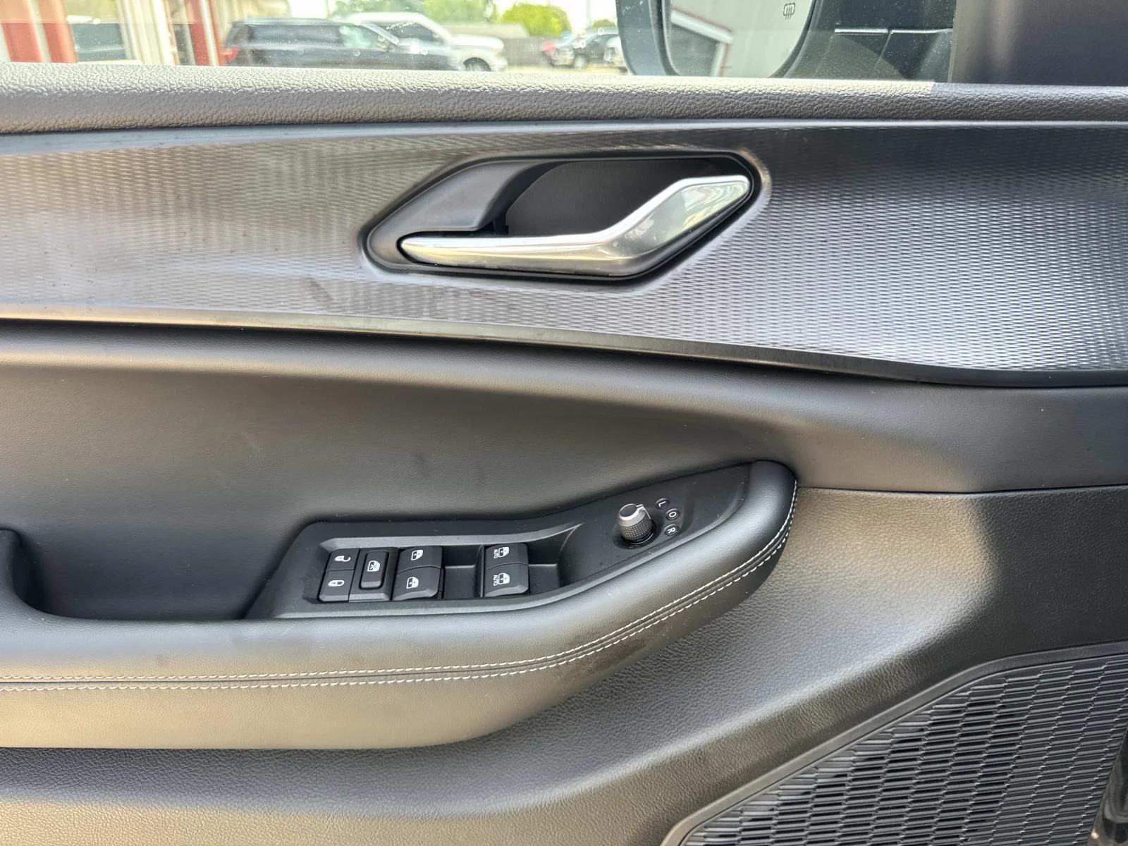 Used 2025 Black Jeep Laredo image 19