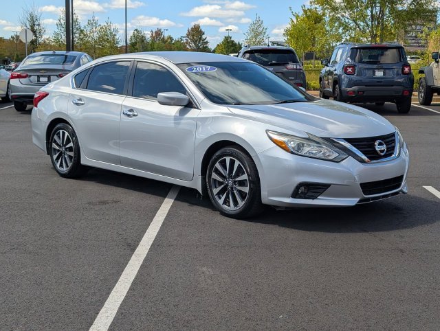 Used 2017 Silver Nissan 2.5 SV image 3