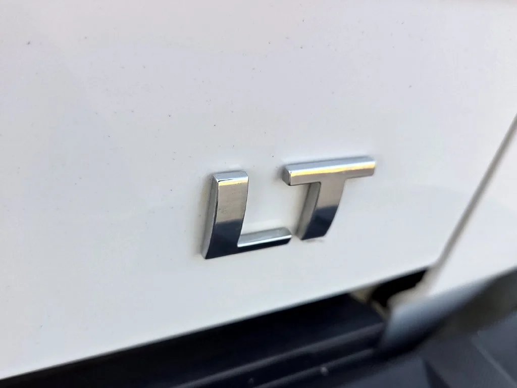 Used 2018 SUMMIT WHITE Chevrolet LT image 12