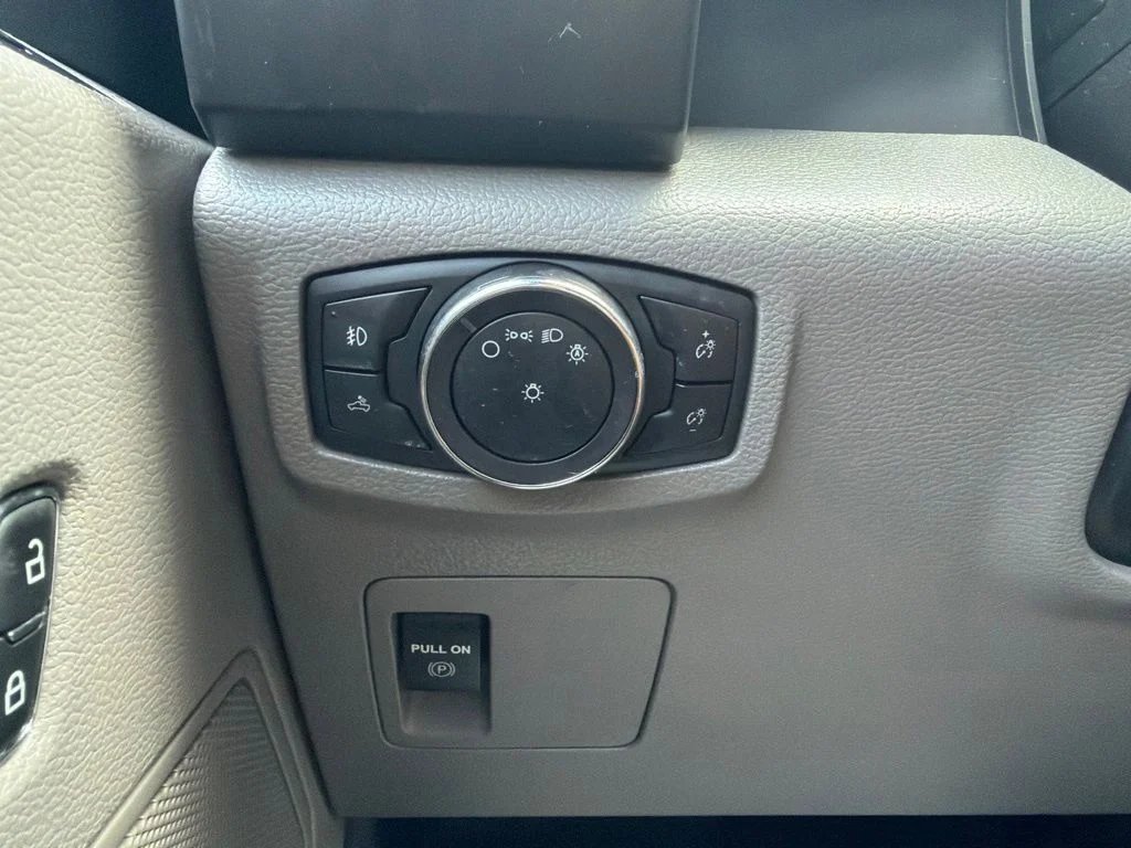 Used 2018 Gray Ford XL image 41