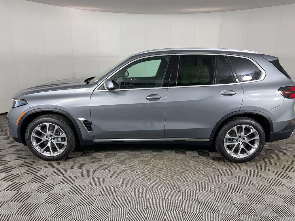 New 2026 Skyscraper Grey Metallic BMW xDrive40i image 4