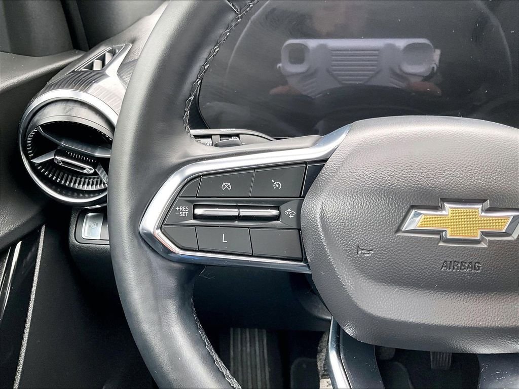 Used 2025 White Chevrolet LT image 22