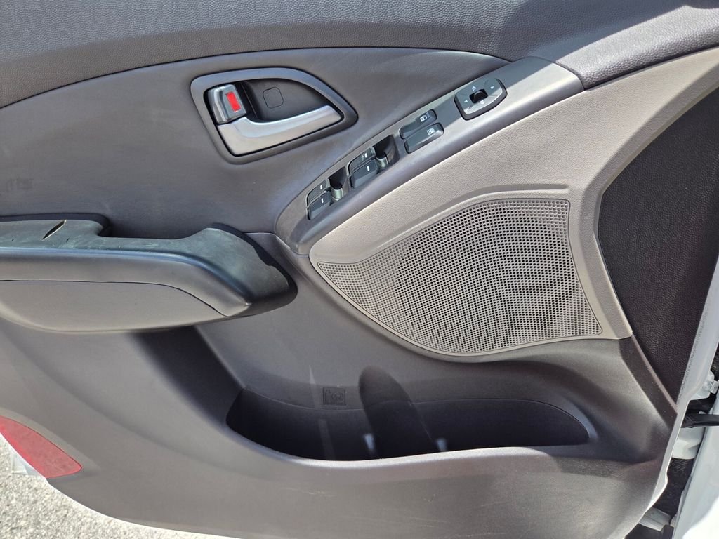 Used 2015 White Hyundai Limited image 21