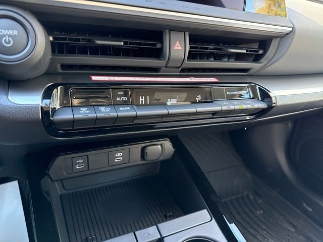 2026 Toyota Prius LE - Photo 20