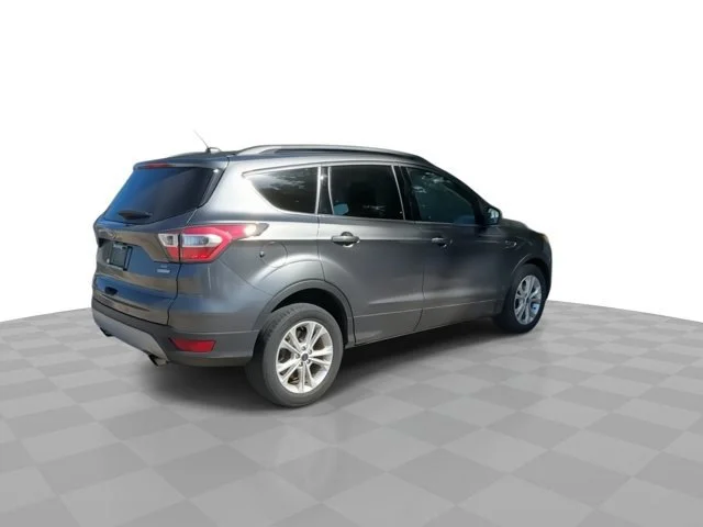 Used 2017 Shadow Black Ford SE image 2