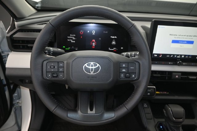 New 2026 Ice Cap Toyota XLE Premium image 5
