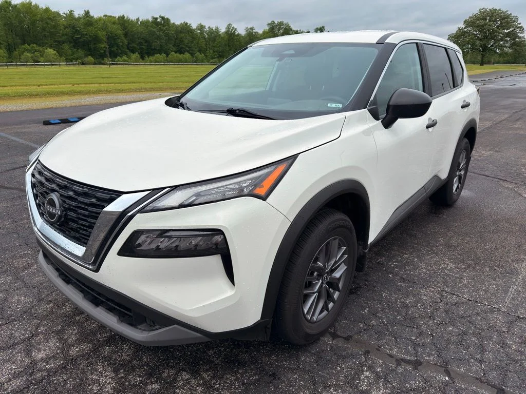 Used 2023 White Nissan S image 13