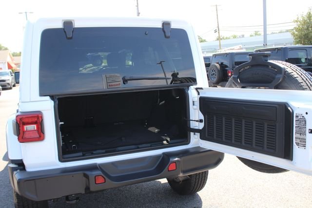 Used 2025 White Jeep Sahara image 25