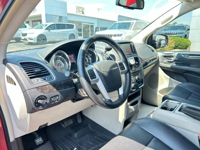Used 2015 Red Chrysler Touring image 31