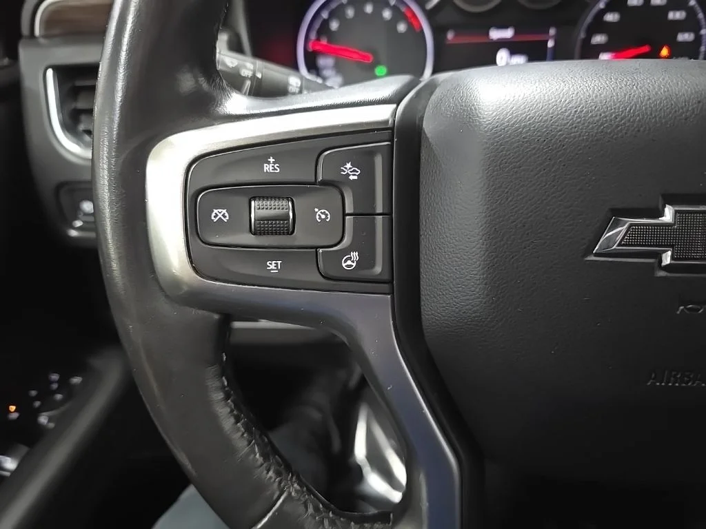 Used 2021 Black Chevrolet Z71 image 23
