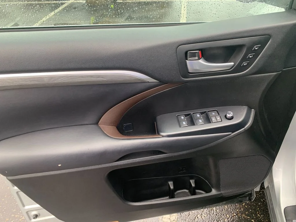 Used 2018 Silver Toyota Limited image 12