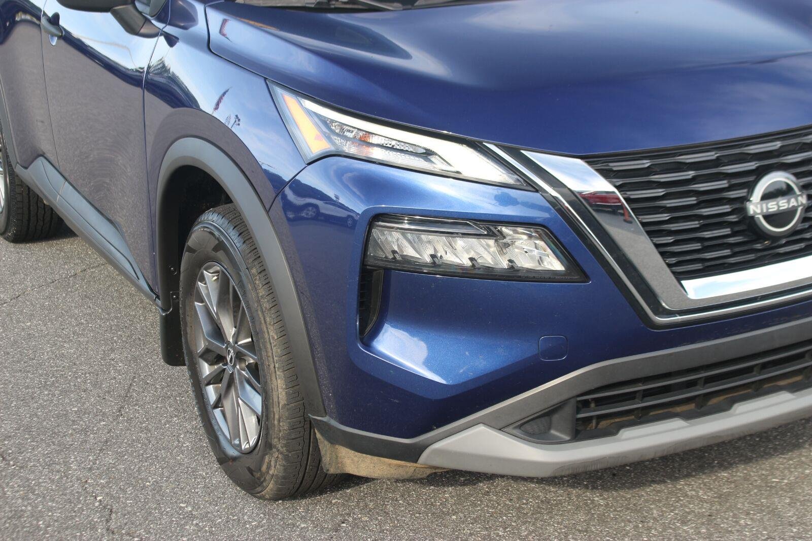 Used 2023 Blue Nissan S image 9