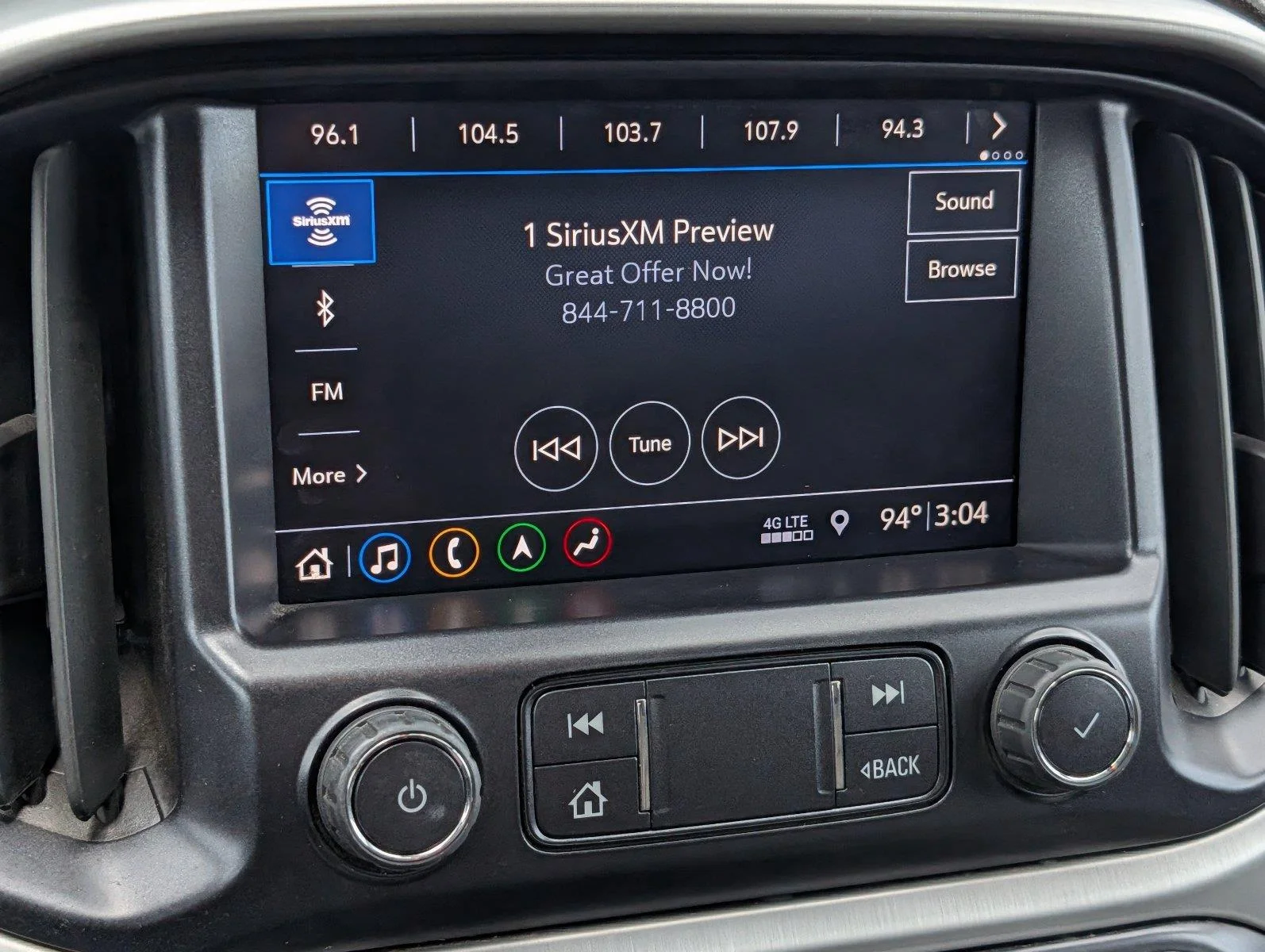 Used 2020 SUMMIT WHITE GMC 4WD SLT image 17