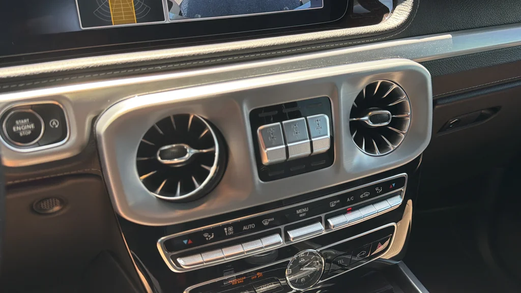 Used 2022 White Mercedes-Benz G 550 image 26