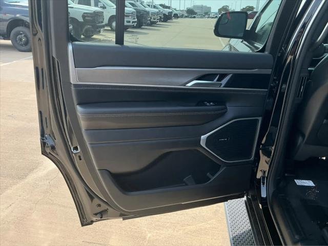 New 2026 High Gloss Black Exterior Paint Jeep Grand Wagoneer image 16