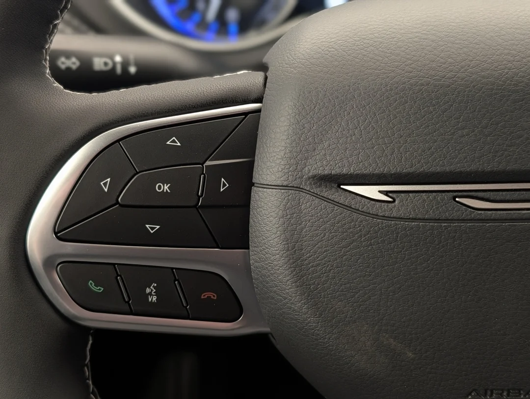 New 2027 Black Chrysler Select - - AWD - 3.6L Pentastar V6 - Adaptive Cruise Control - Blind Spot Monitor & More! image 17