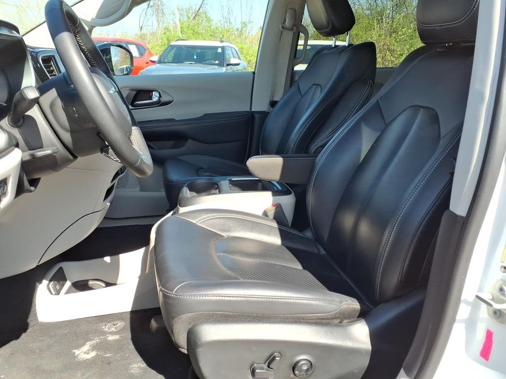 Used 2024 White Chrysler Touring L image 19