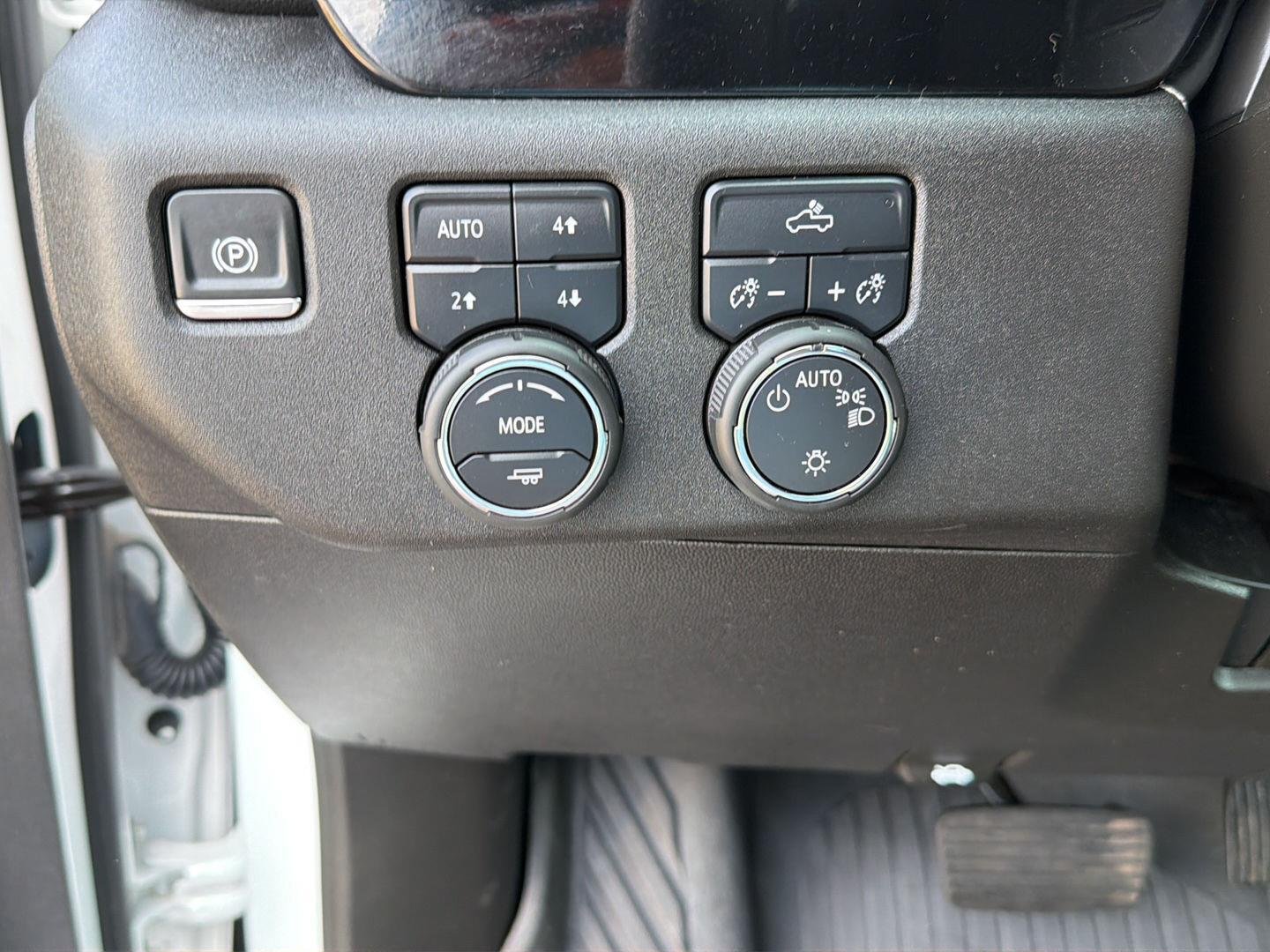 Used 2025 Summit White Chevrolet LT image 19