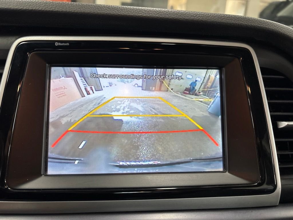 Used 2018 Gray Hyundai SE image 23