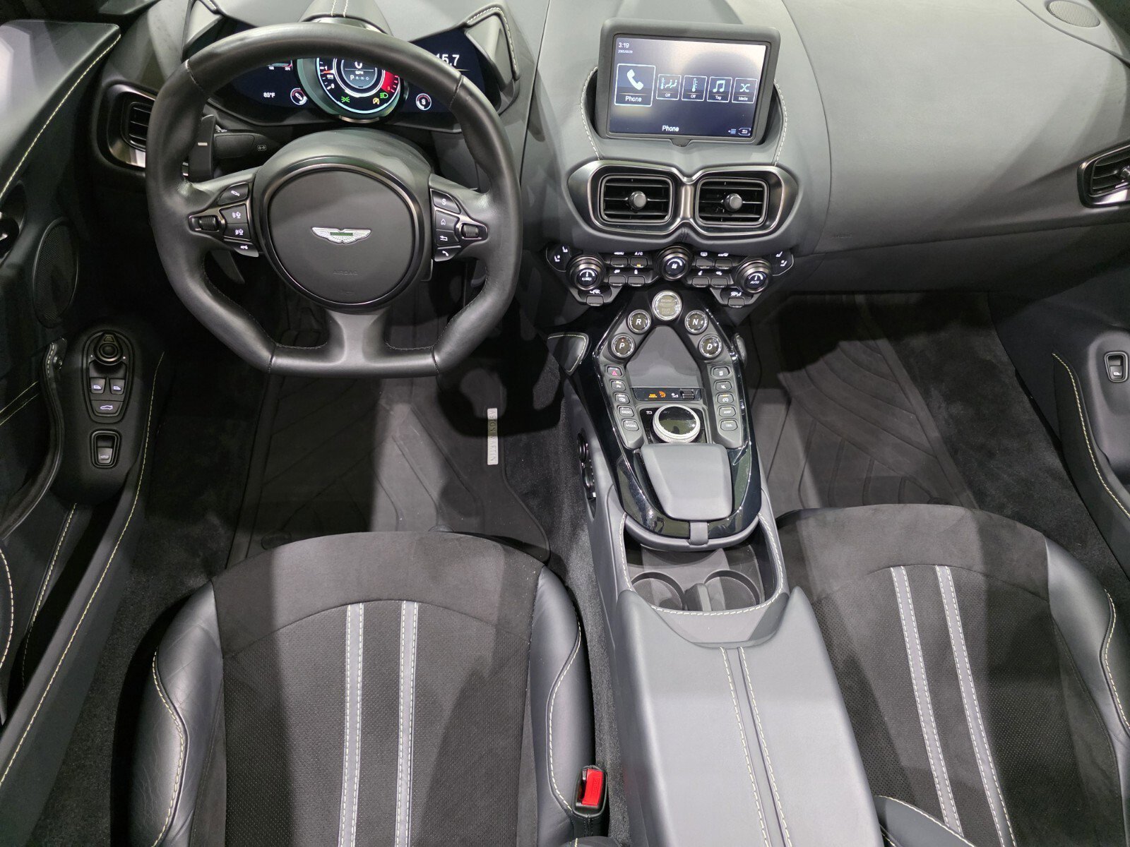 Used 2023 Q Lime Essence Aston Martin Roadster image 10