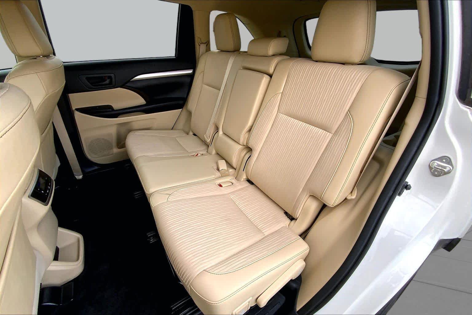 Used 2019 Blizzard Pearl Toyota LE image 20