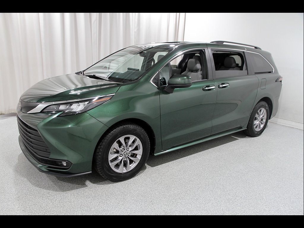 Used 2026 Cypress Toyota XLE 8-Passenger image 3