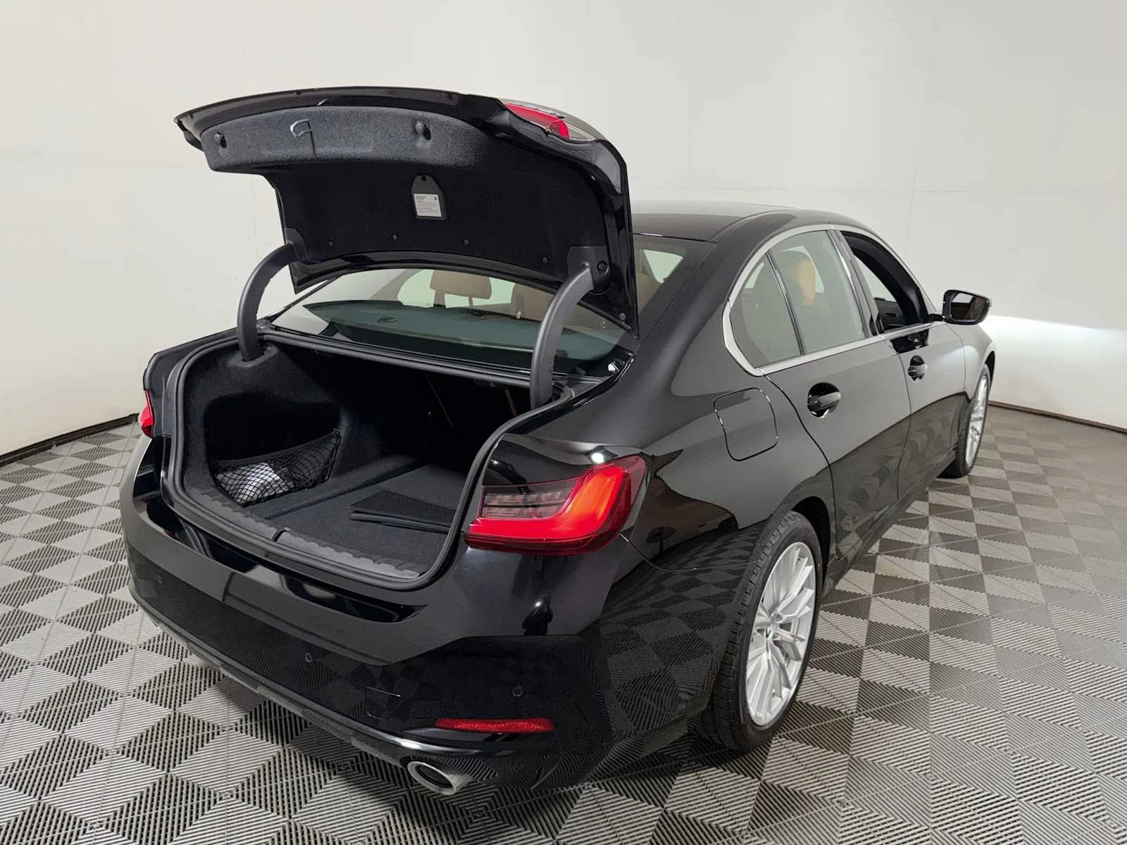 2024 BMW 3 Series 330i - Photo 23