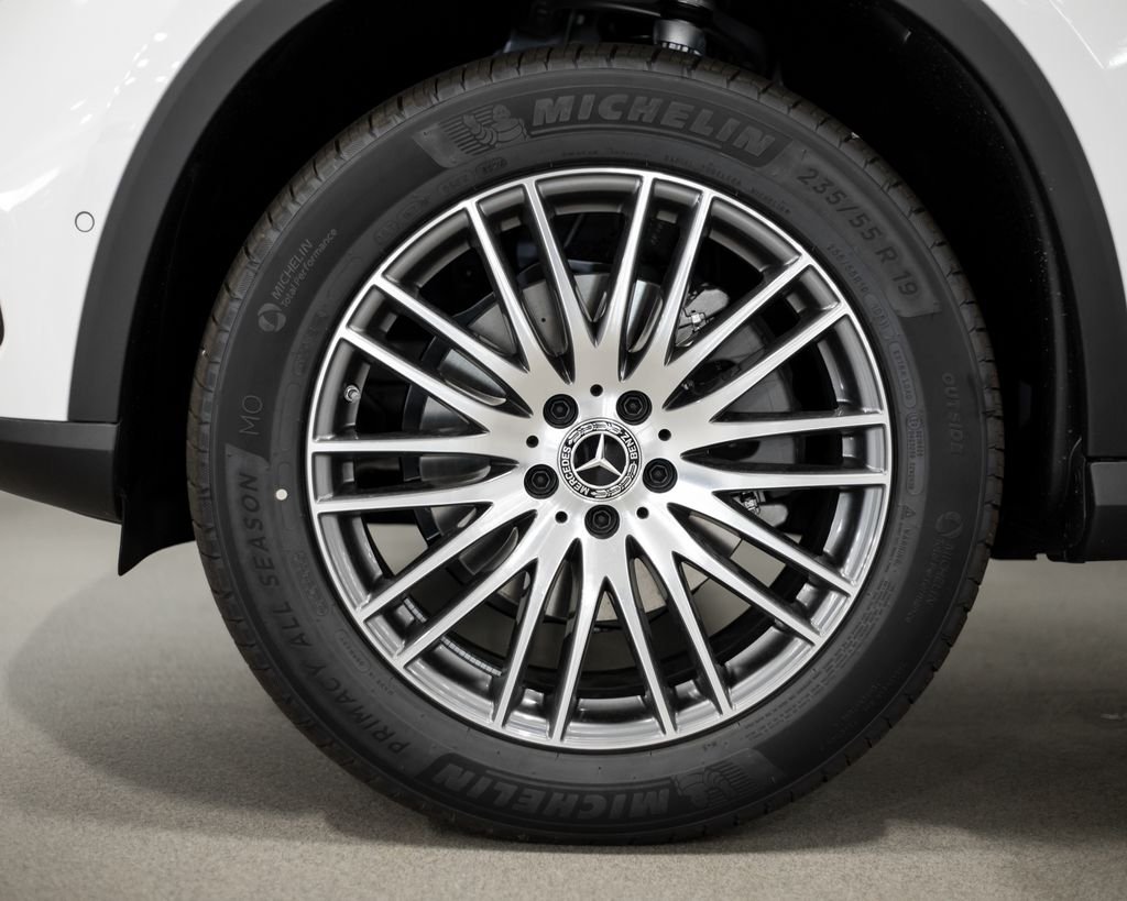 New 2026 Polar White Mercedes-Benz GLC 300 image 4