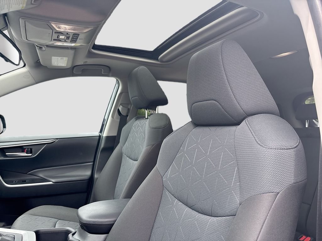 Used 2025  Toyota XLE image 34