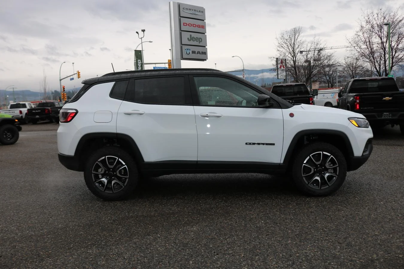 New 2026 White Jeep Trailhawk 4x4 image 4