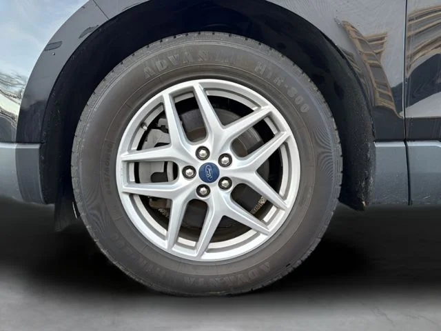 Used 2022 Black Ford SEL image 34