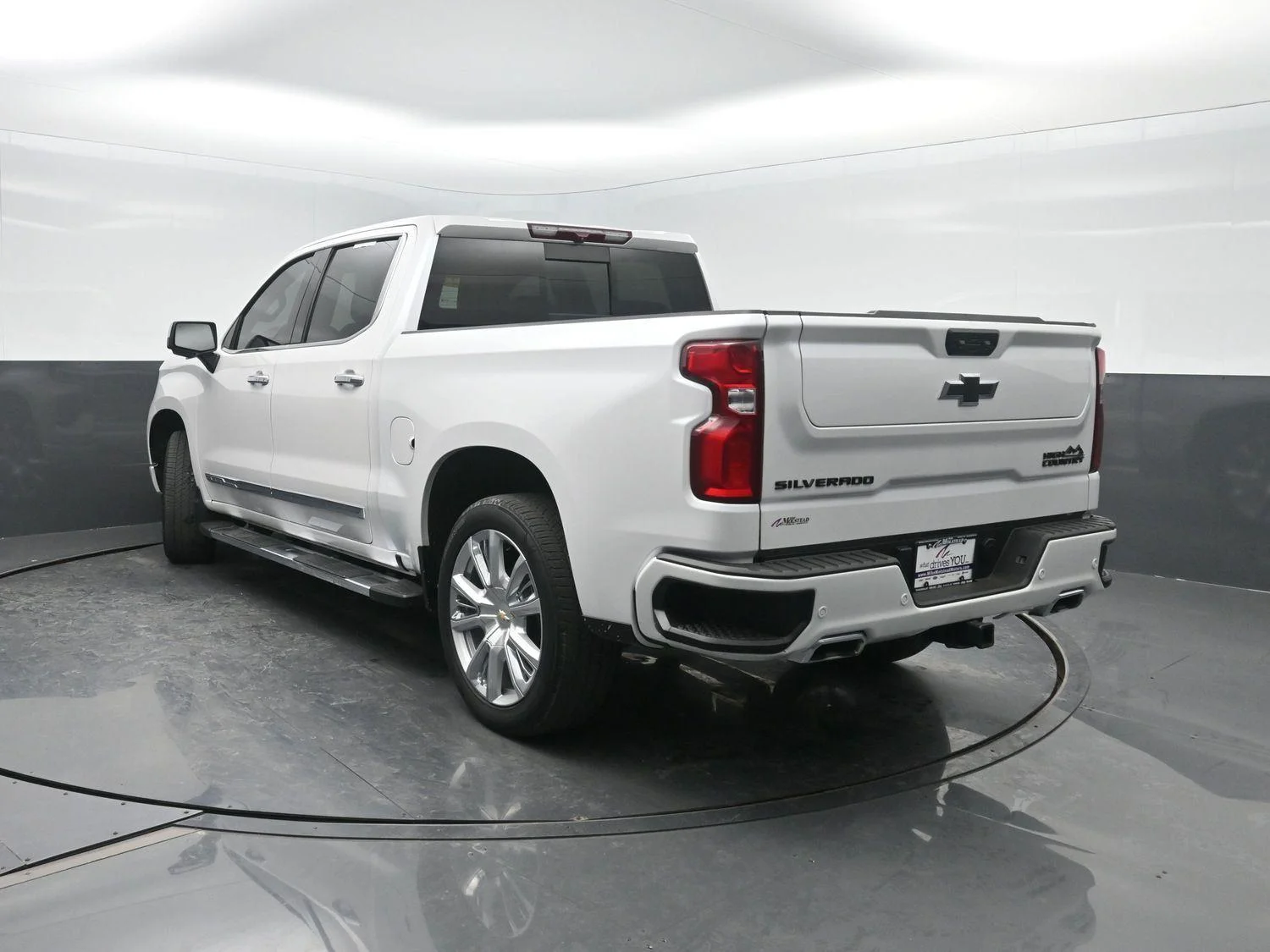 Used 2023 Iridescent Pearl Tricoat Chevrolet High Country image 48