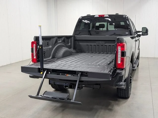New 2026 Agate Black Metallic Ford F-250® Lariat® image 64