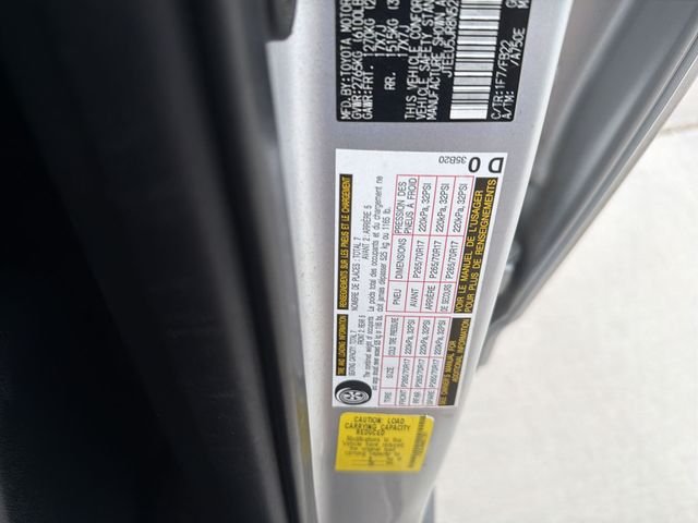 Used 2022 Silver Toyota SR5 image 36