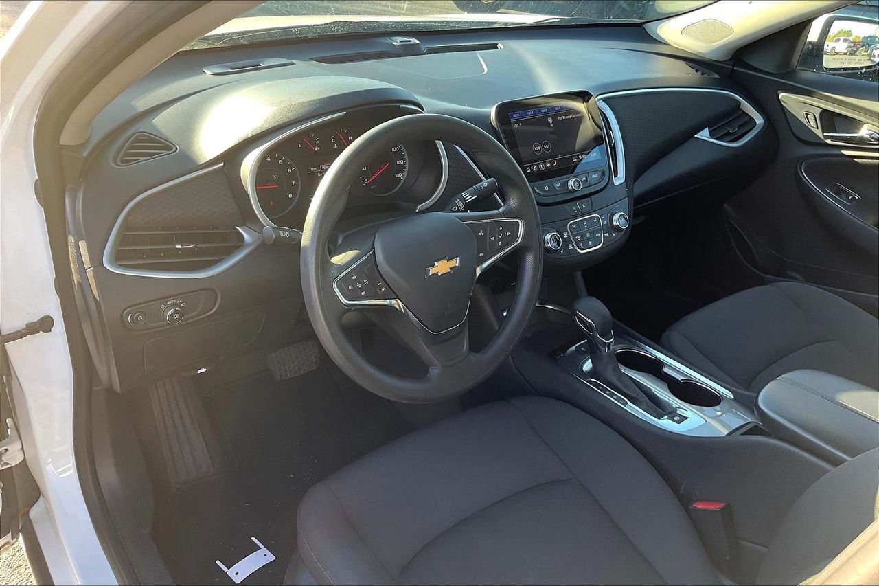 2024 Chevrolet Malibu 1LT photo 3