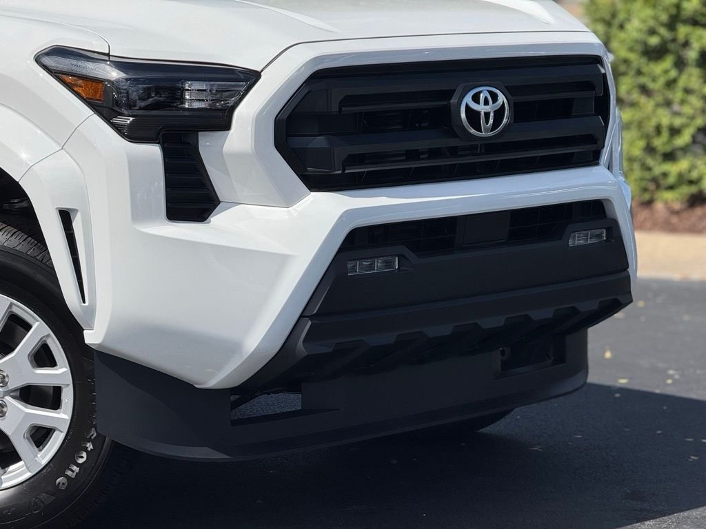 2025 Toyota Tacoma SR5 - Photo 4