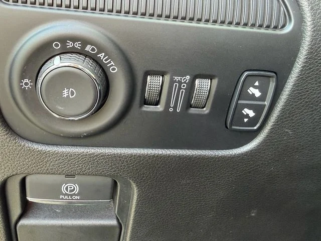 Used 2023 Riverrock Green Jeep Base image 23