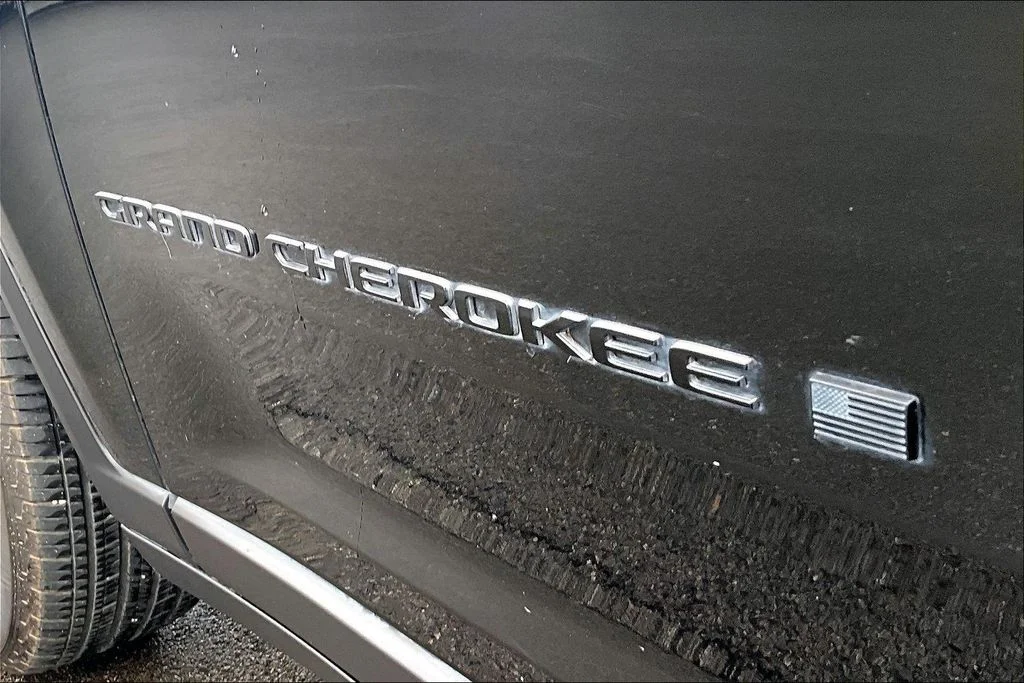 Used 2024 Black Jeep Altitude image 8