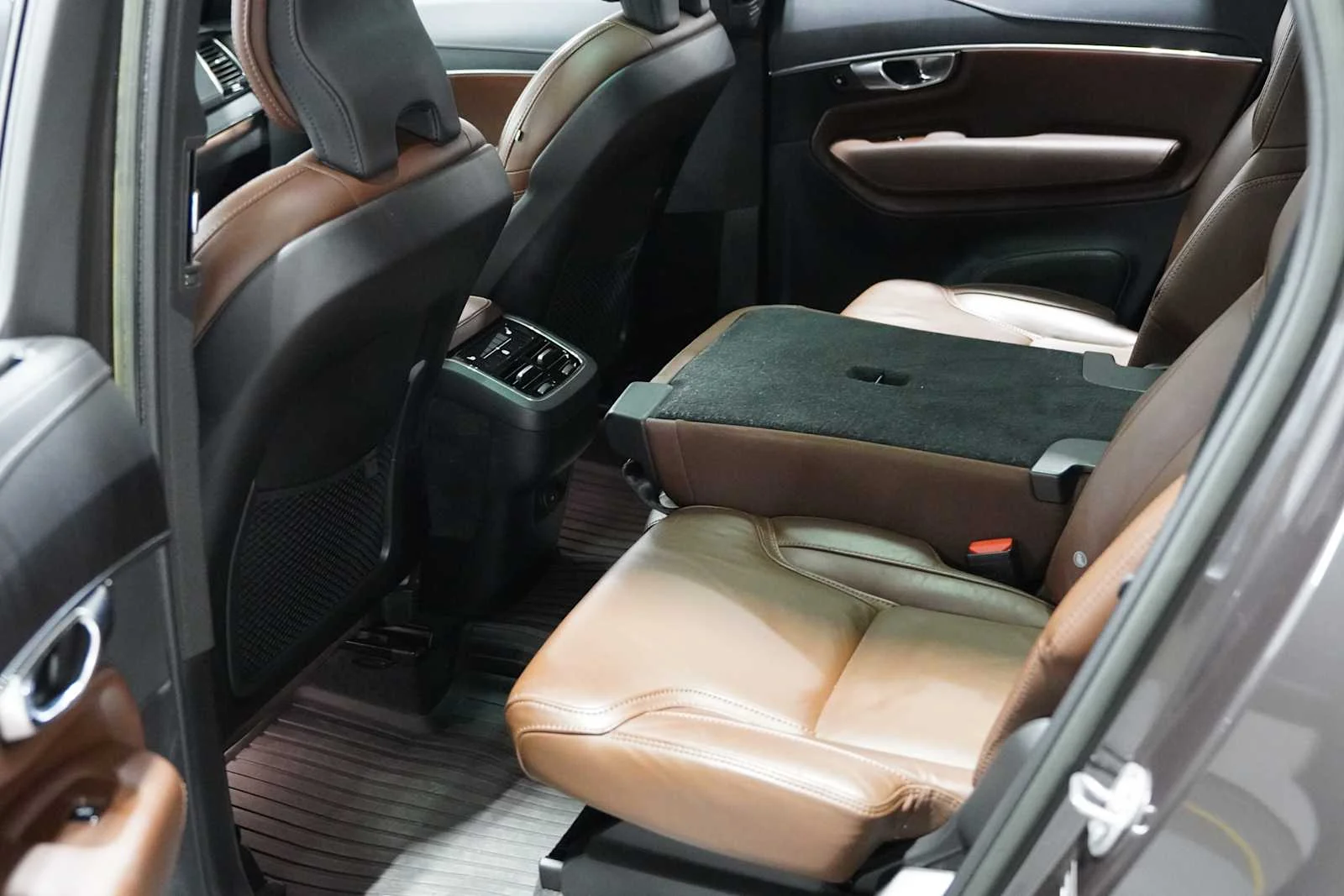 Used 2023 PLATINUM GREY Volvo Ultimate image 22