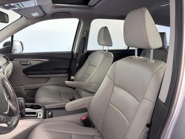 Used 2018 Silver Honda EX-L image 30