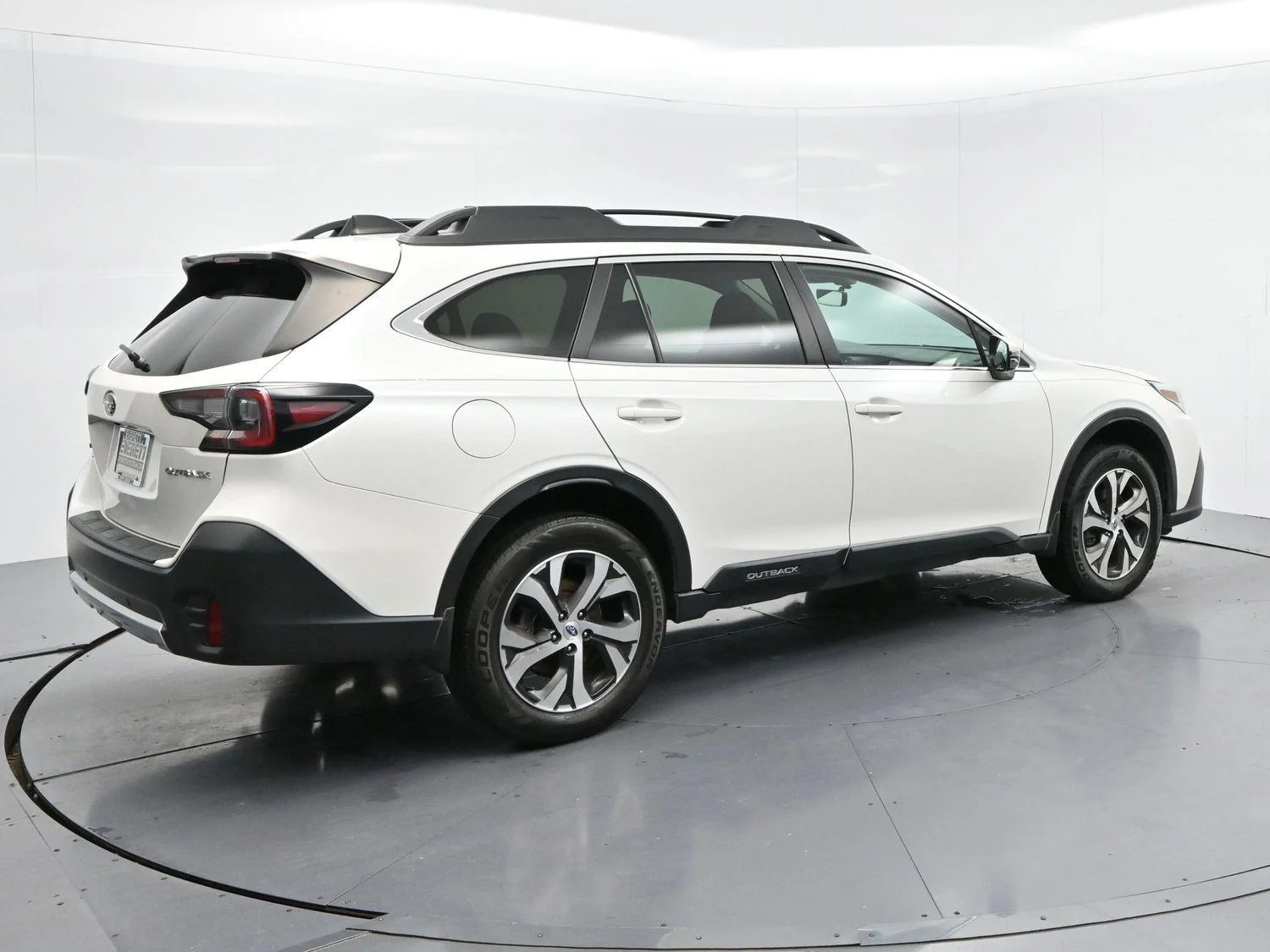 Used 2022 Crystal White Pearl Subaru Limited image 7