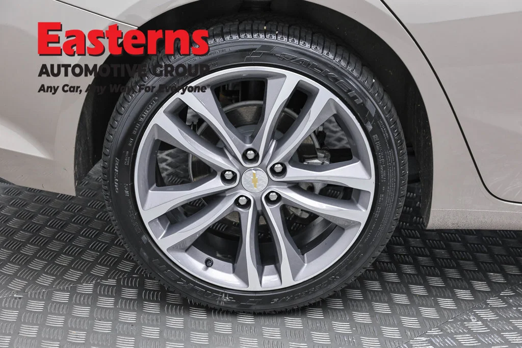 Used 2025 Gray Chevrolet LT image 30
