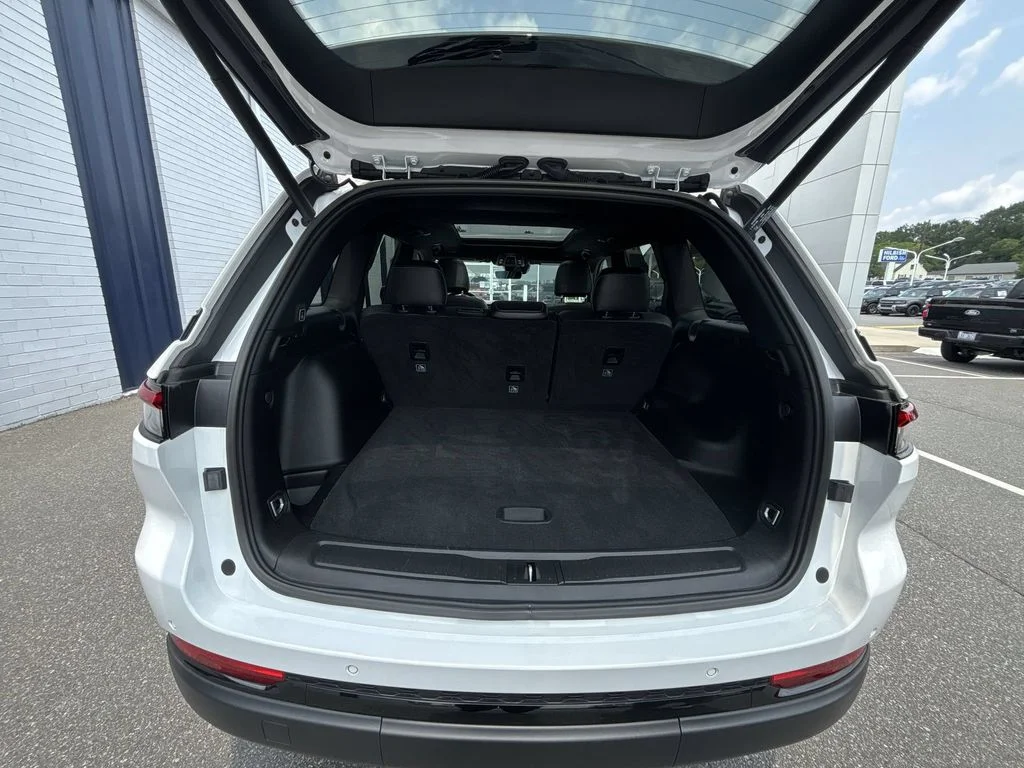 Used 2025 White Jeep Limited image 22