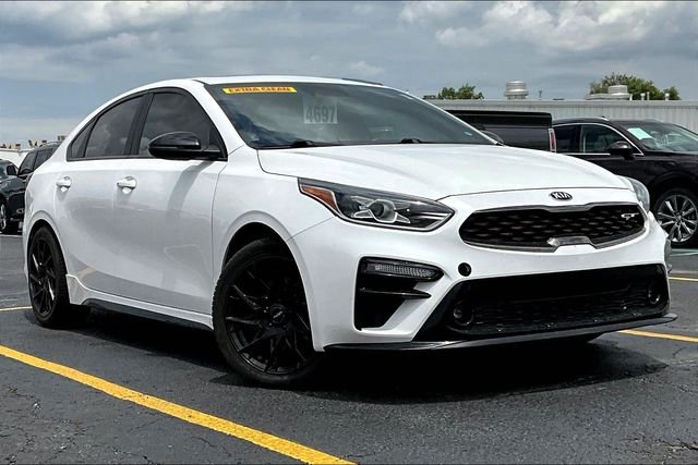 Used 2021 White Kia GT image 2