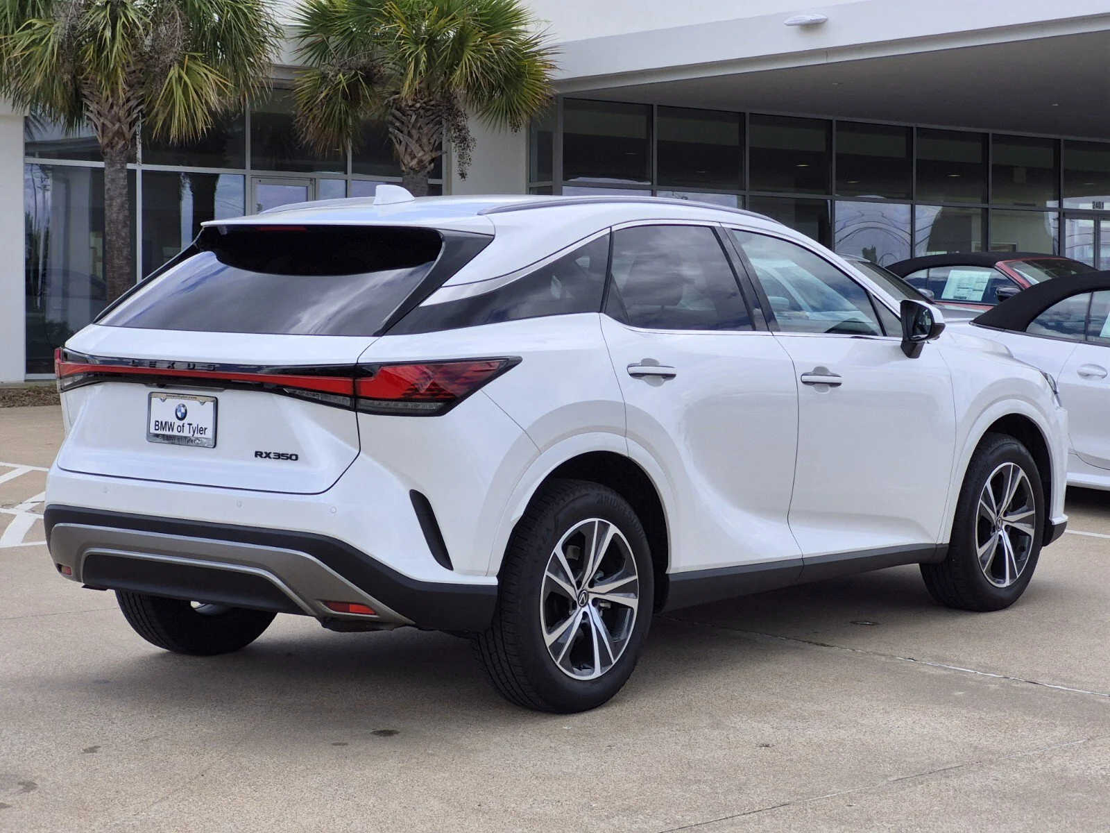 Used 2025 White Pearl Lexus RX 350 Premium image 4