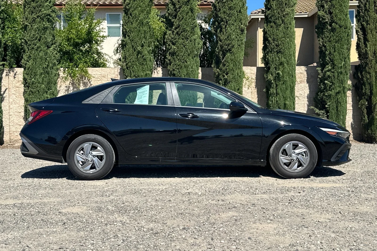 Used 2025 Abyss Black Hyundai SE image 3